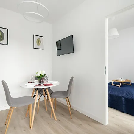 Nowoczesny Dla 2 Doroslych I 2 Dzieci Parking By Renters Apartment