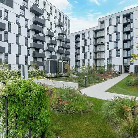 Nowoczesny Dla 2 Doroslych I 2 Dzieci Parking By Renters * Posen